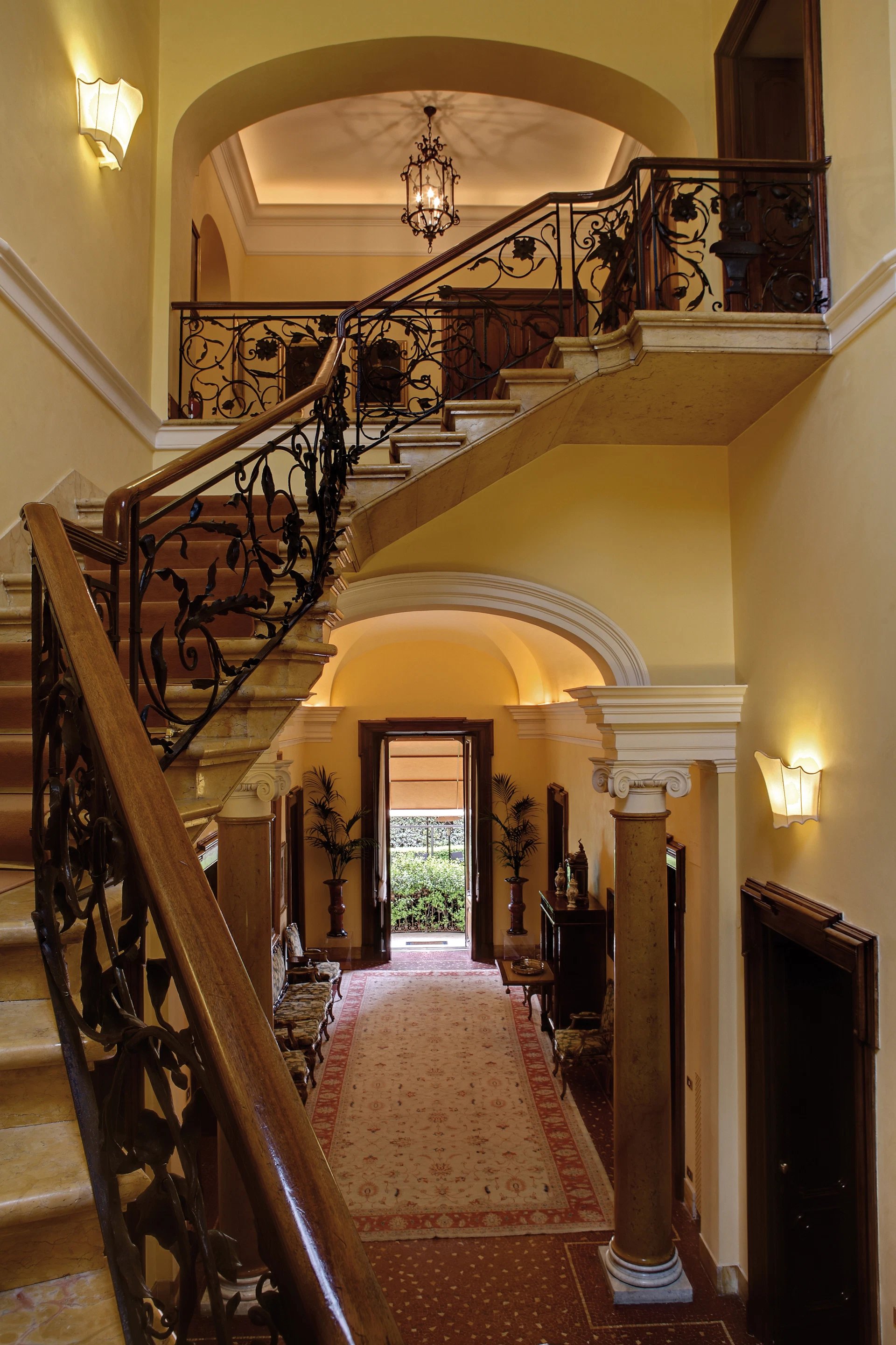 Luxury hotel Villa Spalletti Trivelli 5 étoiles Rome Italie escalier